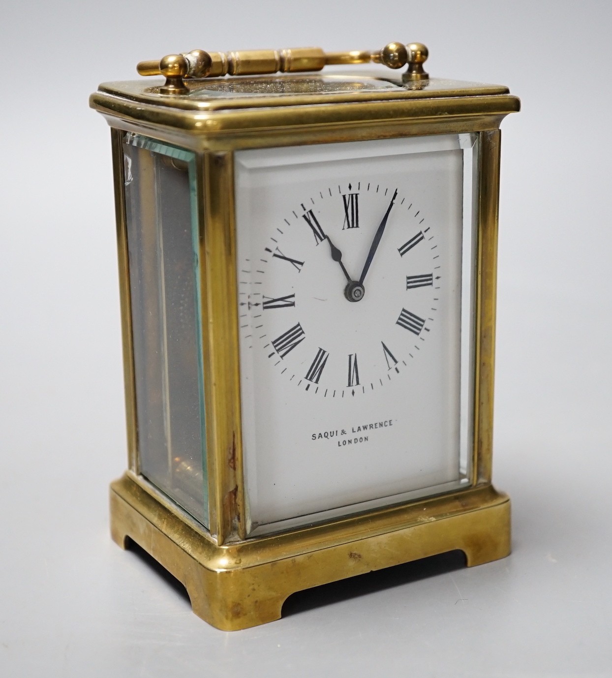 A brass carriage timepiece by Saqui & Lawrence of London, 11.5cm tall